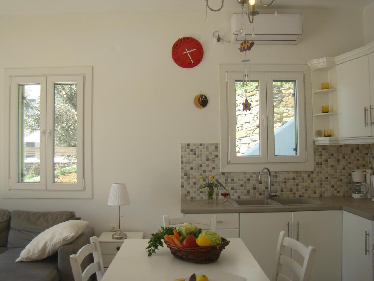 Vrahos Agios Romanos Buitenkant foto